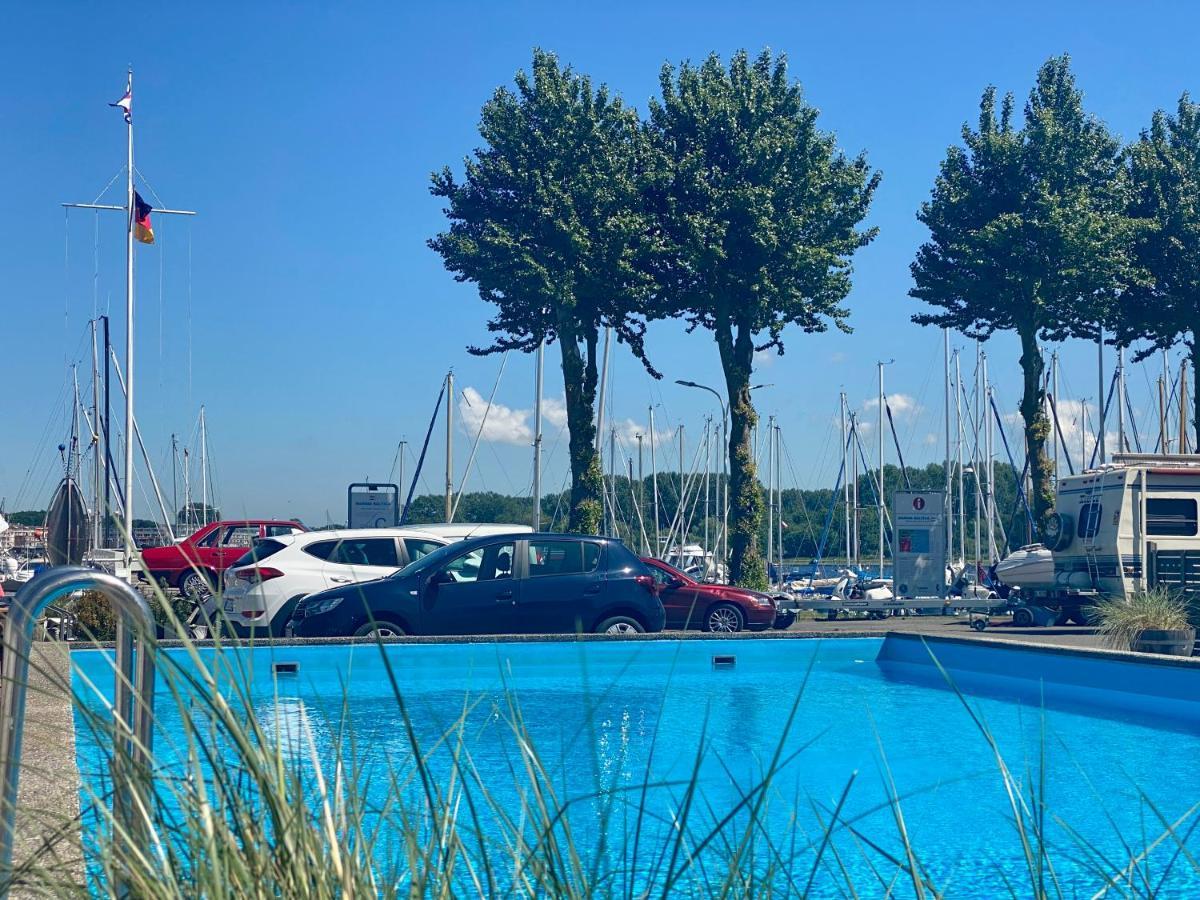 Hausboot Mit Traumlage In Luebeck-Travemuende酒店 外观 照片